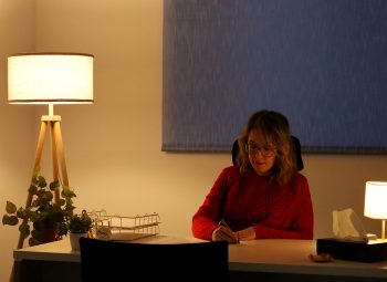 Psicóloga Miriam Segura en su consulta de Jaén